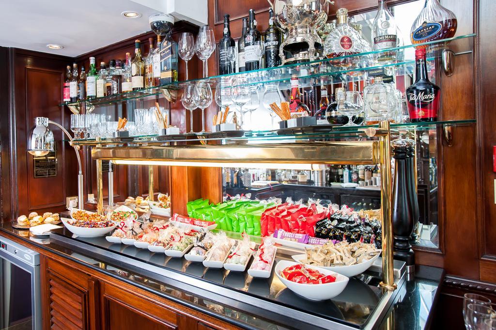 41 Hotel London Kültér fotó A buffet