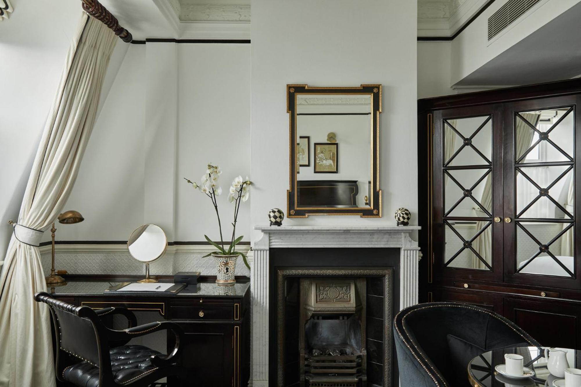 41 Hotel London Kültér fotó A suite at the Mandarin Oriental, London