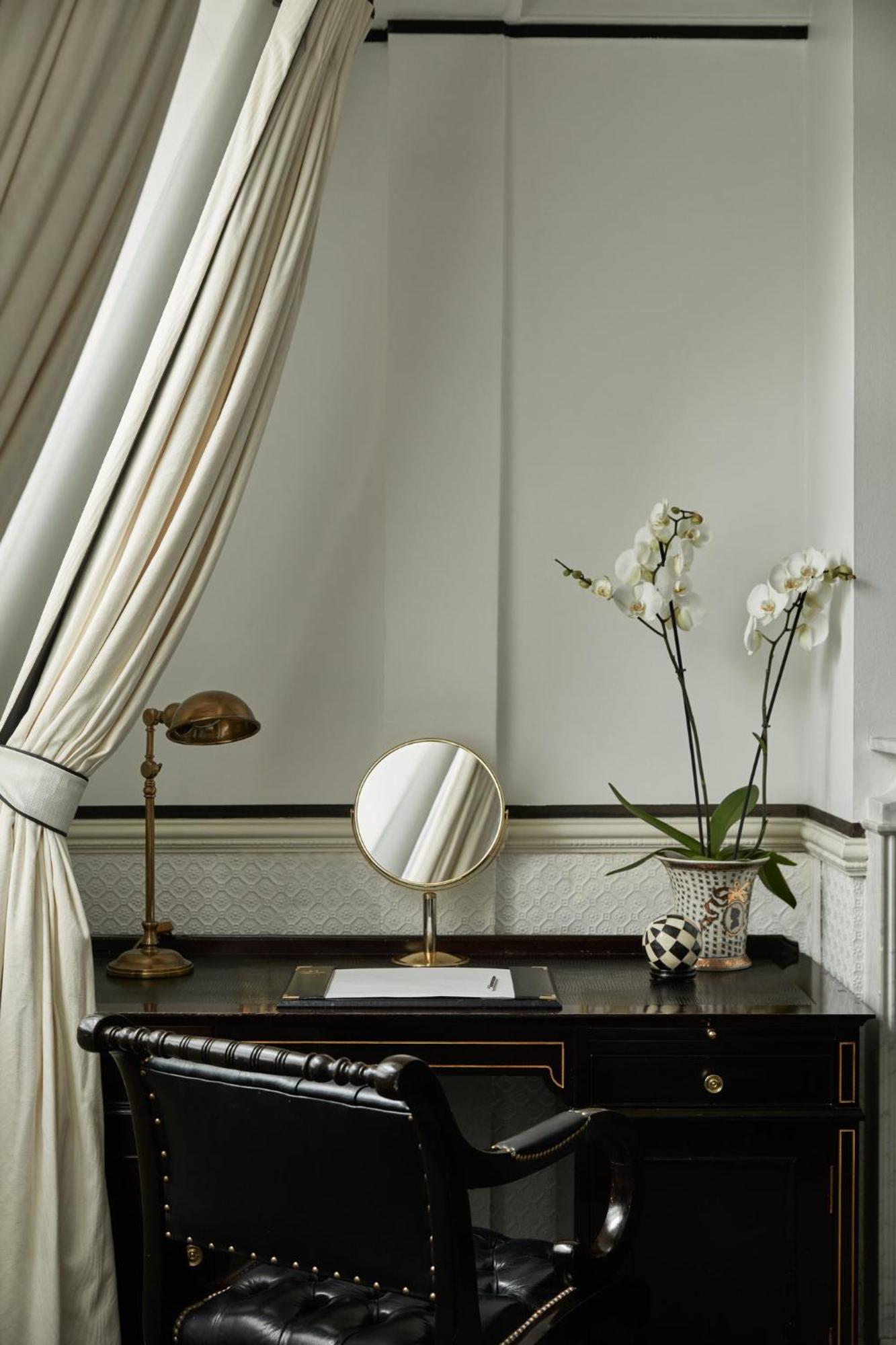 41 Hotel London Kültér fotó A dressing table