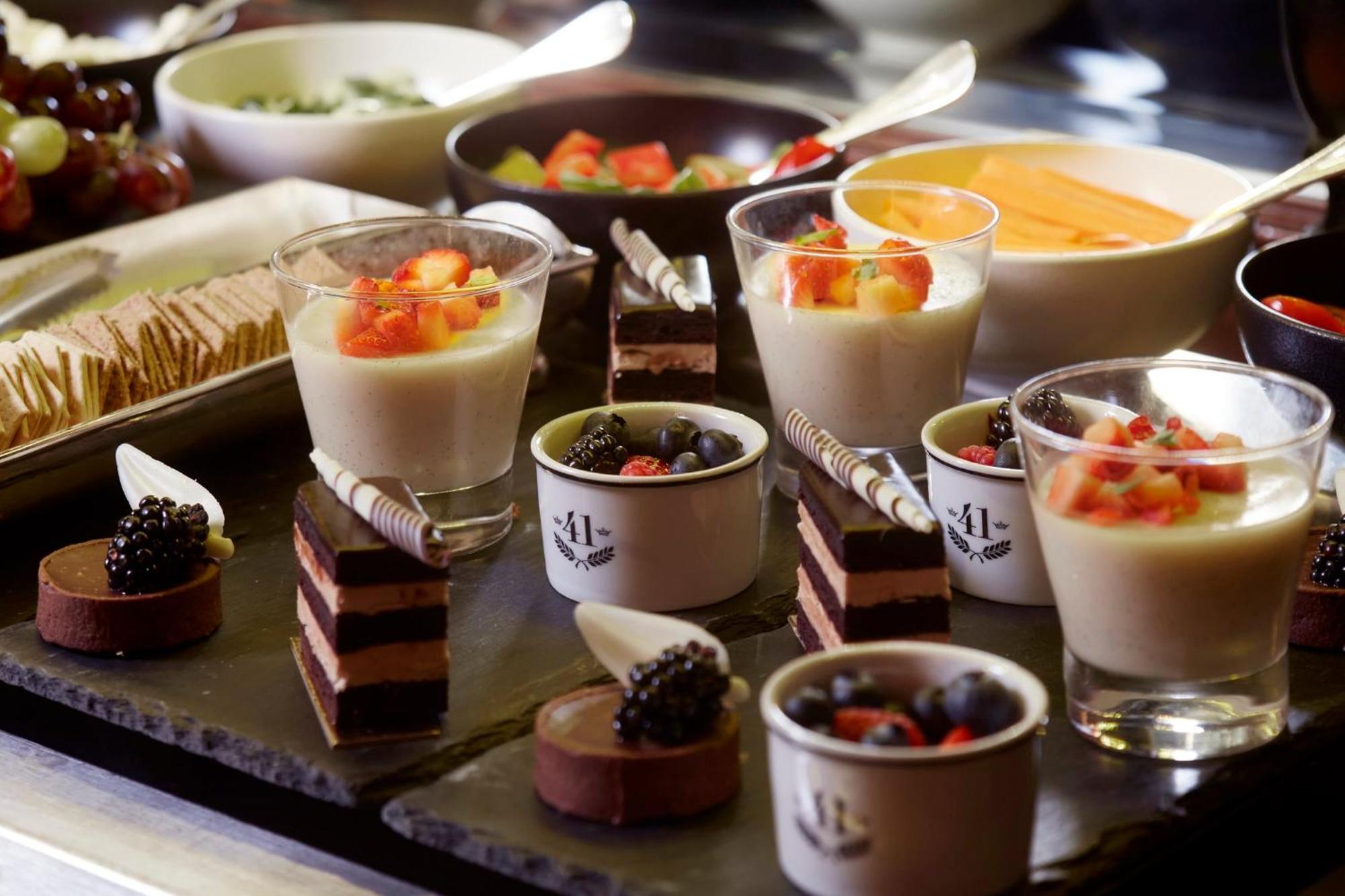 41 Hotel London Kültér fotó A selection of desserts