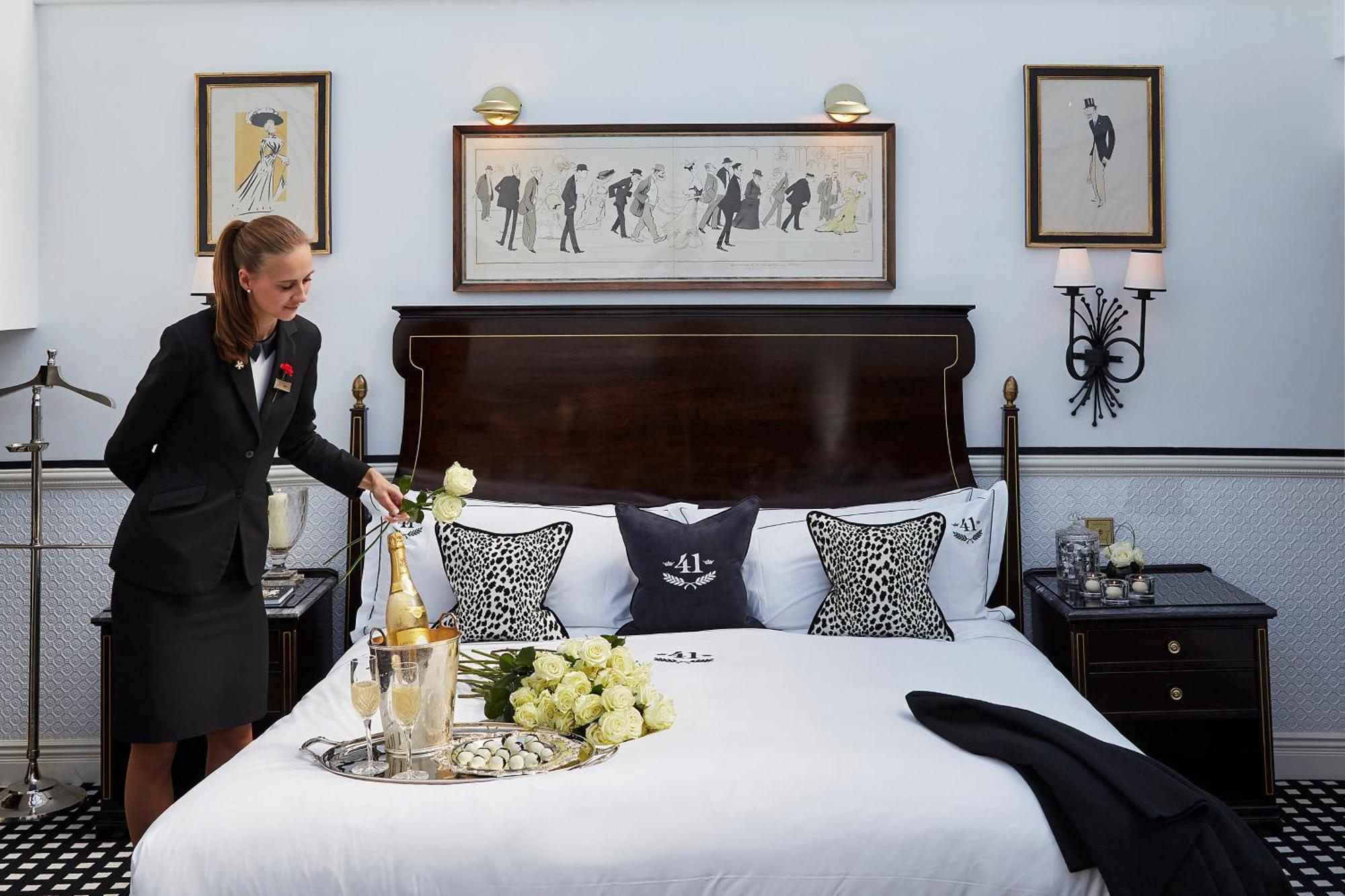 41 Hotel London Kültér fotó A room at the Savoy