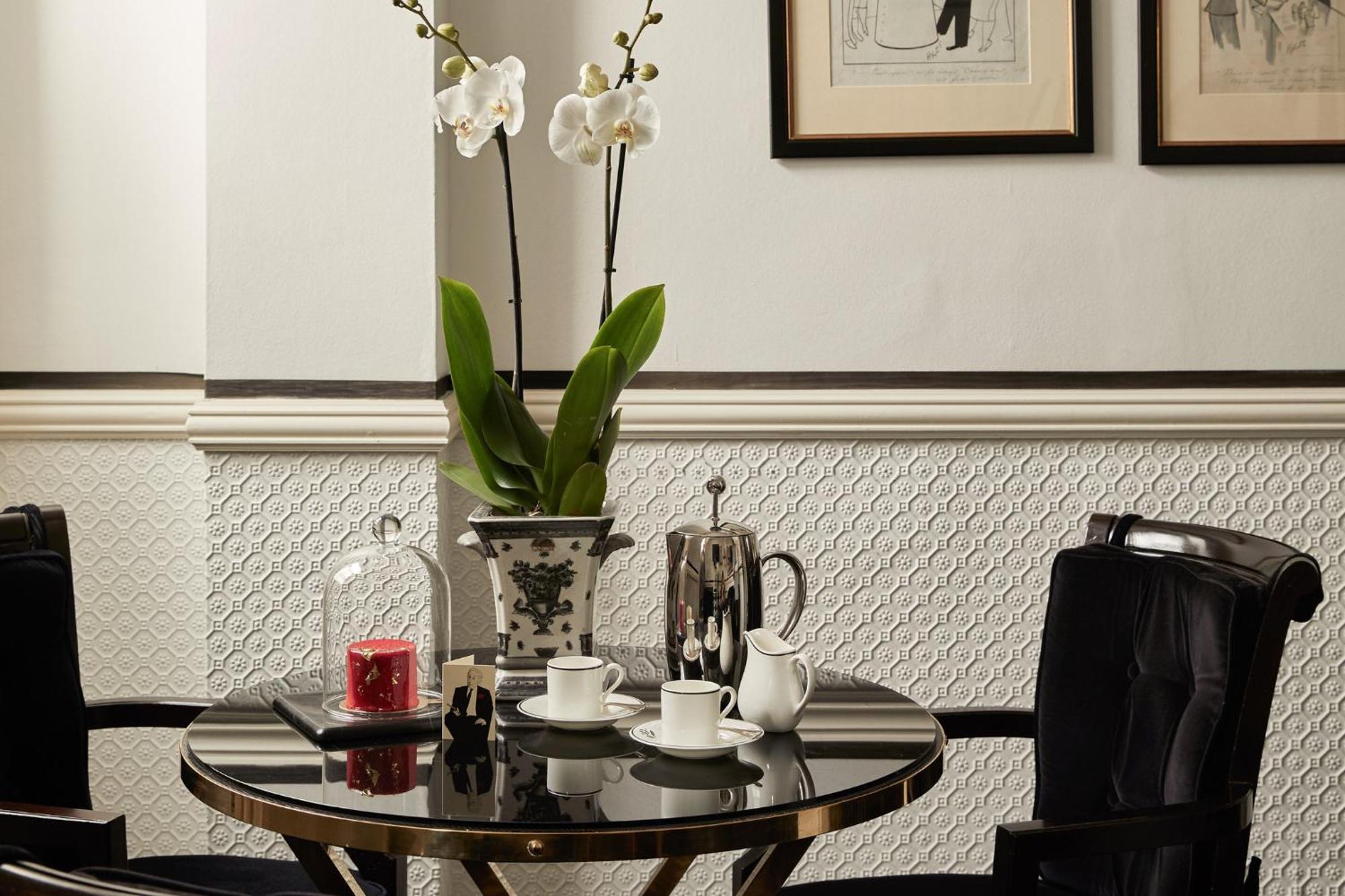 41 Hotel London Kültér fotó A table at the St. Regis New York