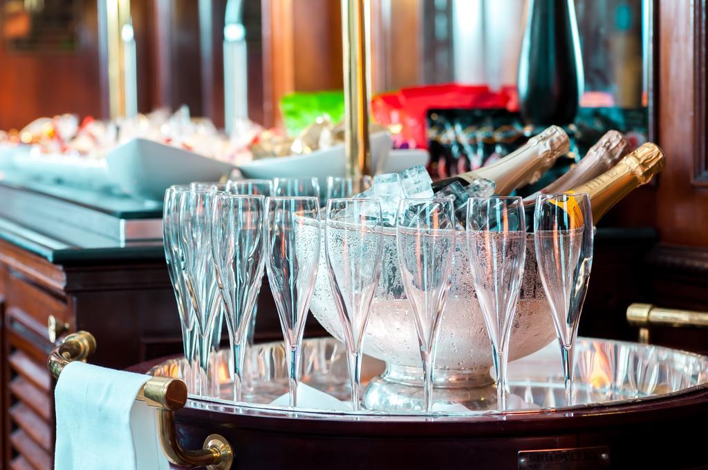 41 Hotel London Kültér fotó Champagne flutes